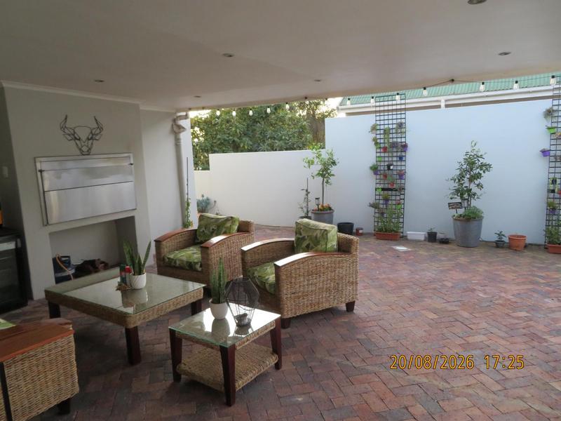 To Let 5 Bedroom Property for Rent in Zevendal Western Cape